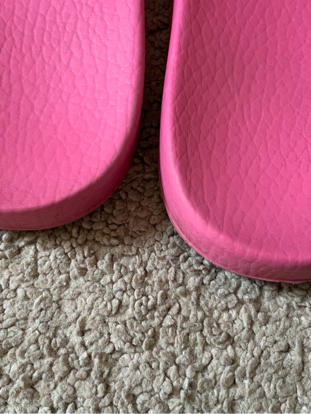 Gucci Fuschia Hot Pink Rubber ST Gucci Embossed Print Flat Casual Slides Size 38 - Picture 5 of 13